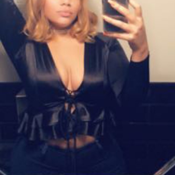 Black satin esque waist ties v cut - Picture 1 of 3